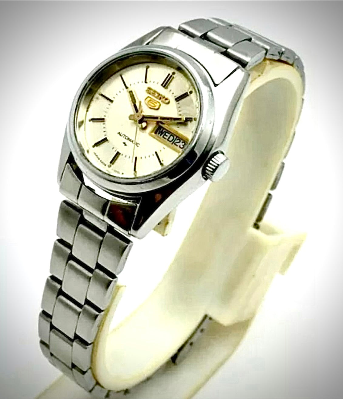 #907 Seiko 5 Automatic  21 Jewels Ladies Gold Dial Watch SYME02