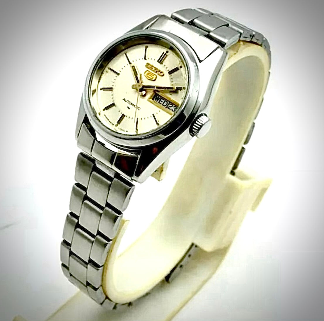 #907 Seiko 5 Automatic  21 Jewels Ladies Gold Dial Watch SYME02