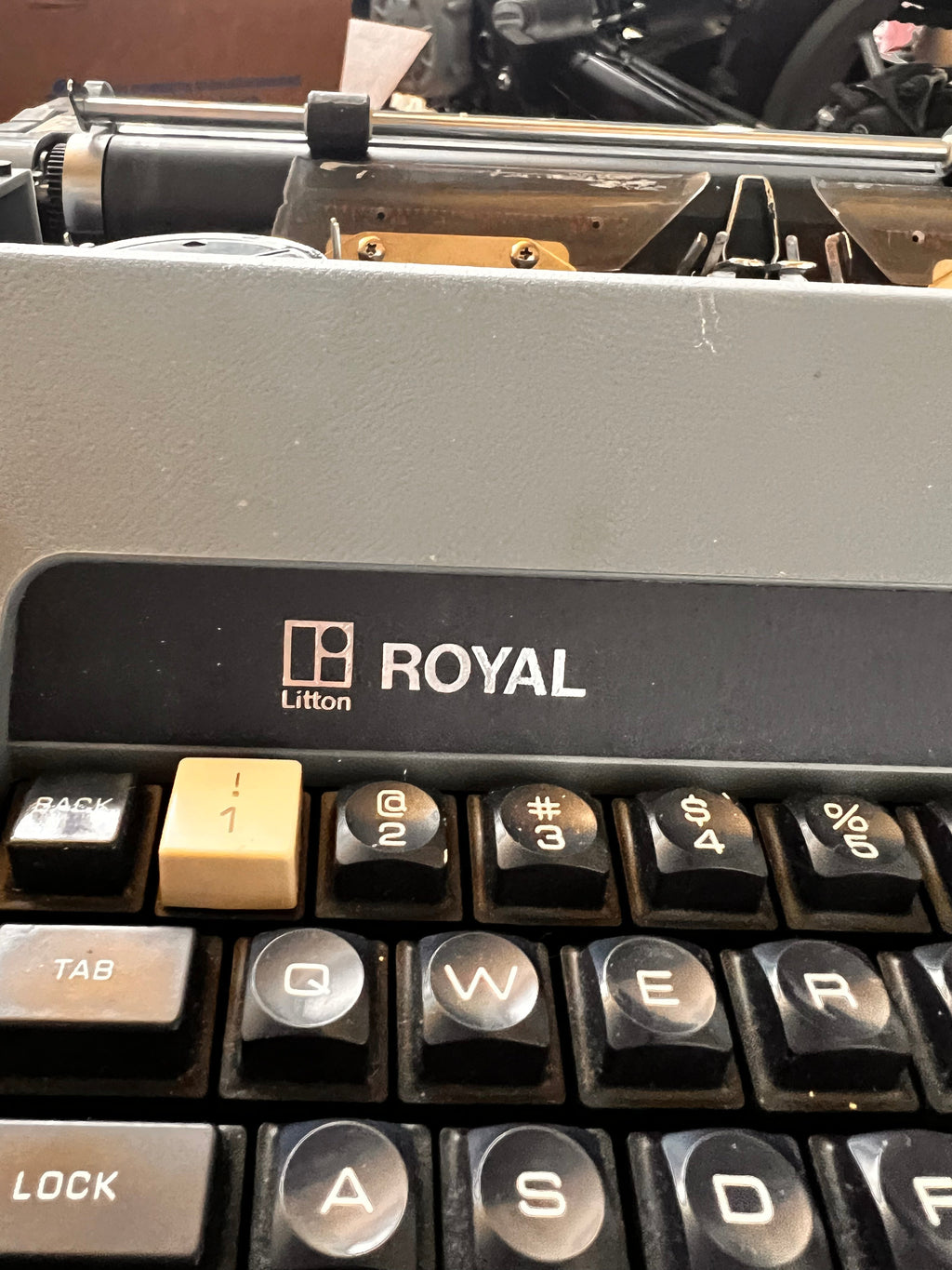 Royal Electric Typewriter Centurion Award Series Model SP-9000 Japan Portable collector’s Item