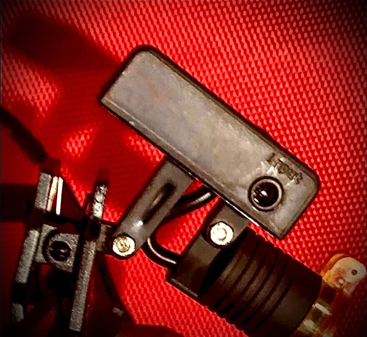 1 X Loaner Dental Loupes Wireless LED light System With Orange Filter, Charger and Carry Case Lightweight For DDS