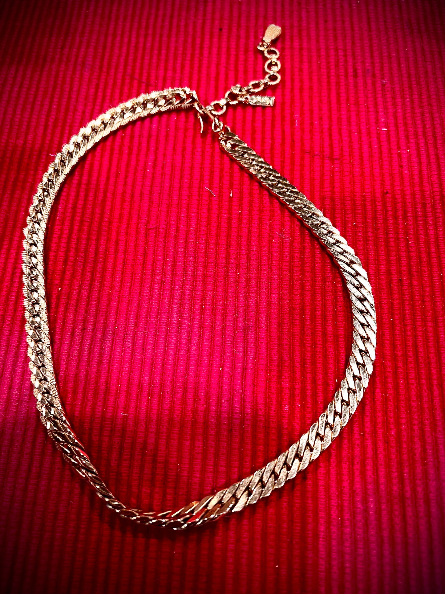 #437 Beautiful Gold Chain Brand Monet