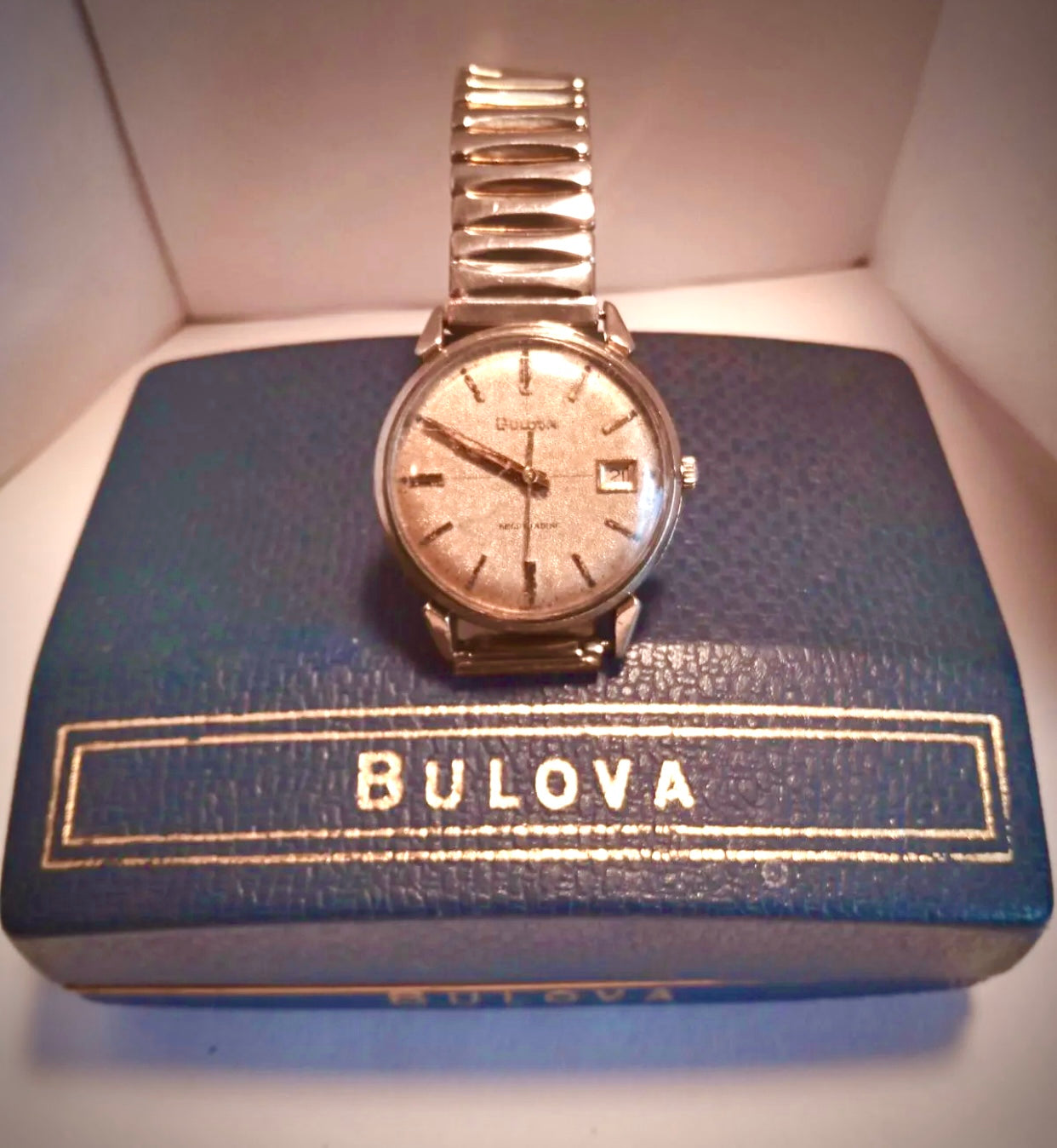 #936 Collectors VINTAGE 1966 BULOVA AUTOMATIC, DATE King 14 K Gold Filled-RUNS