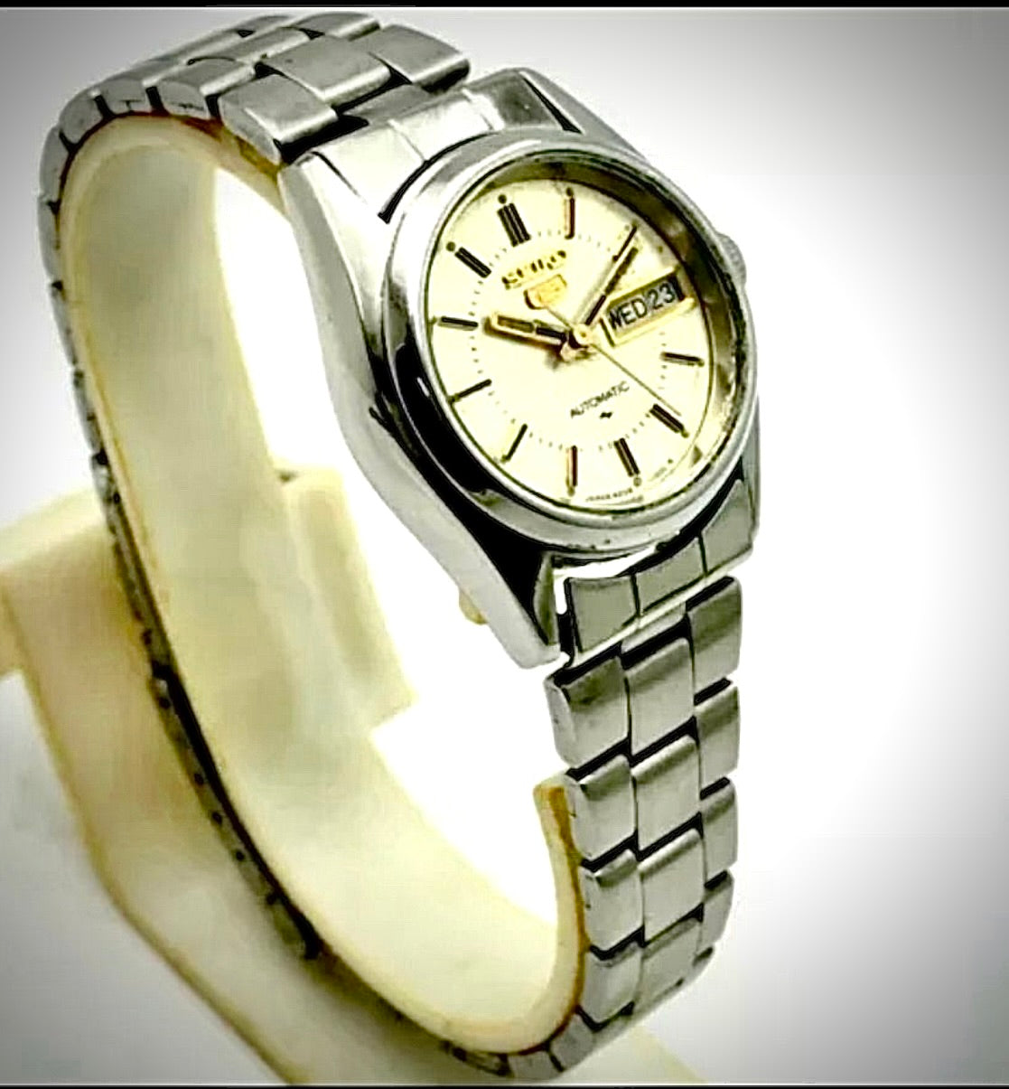 #907 Seiko 5 Automatic  21 Jewels Ladies Gold Dial Watch SYME02