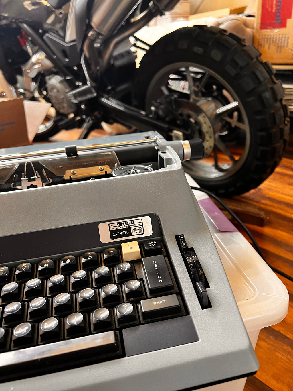Royal Electric Typewriter Centurion Award Series Model SP-9000 Japan Portable collector’s Item