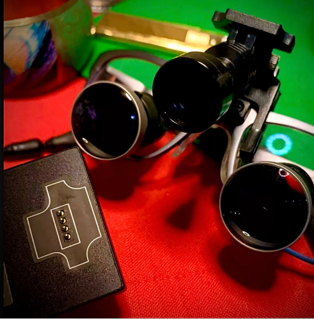 HighTech Dental Wireless Loupe Headlight With Two Detachable Magnetic Batteries