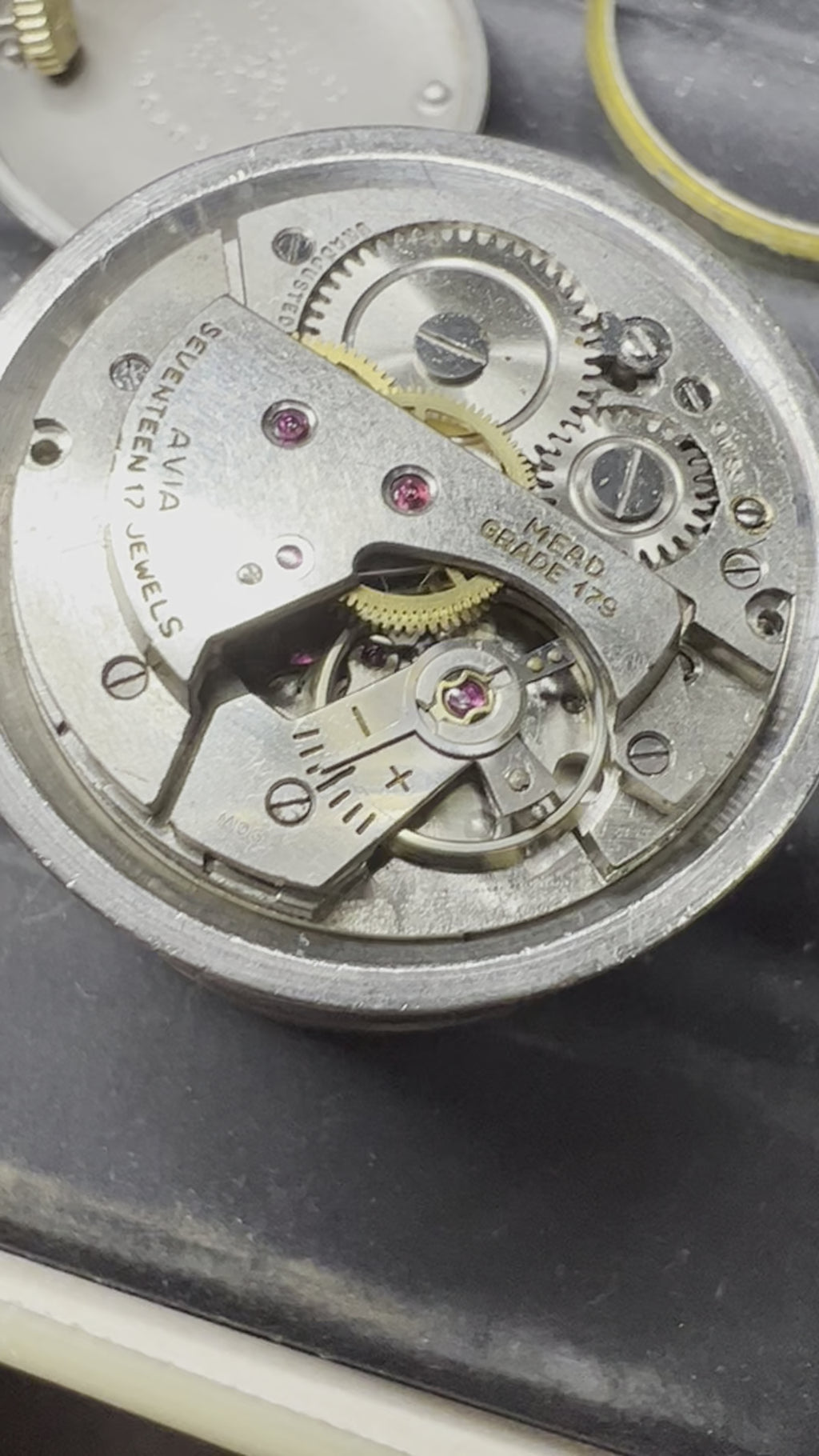 #495 Mens vintage boulevard beautiful wris twatch