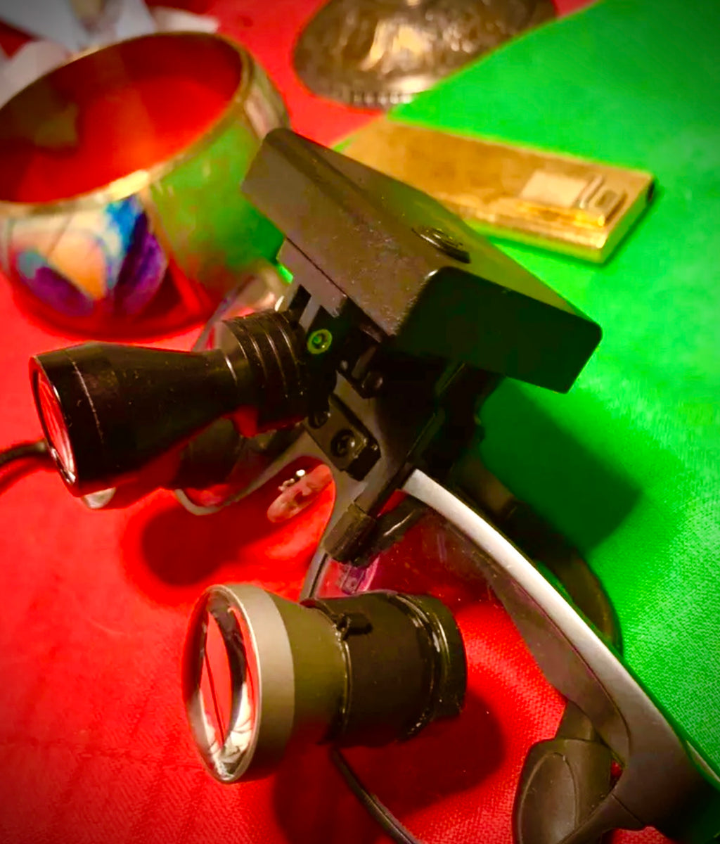 HighTech Dental Wireless Loupe Headlight With Two Detachable Magnetic Batteries