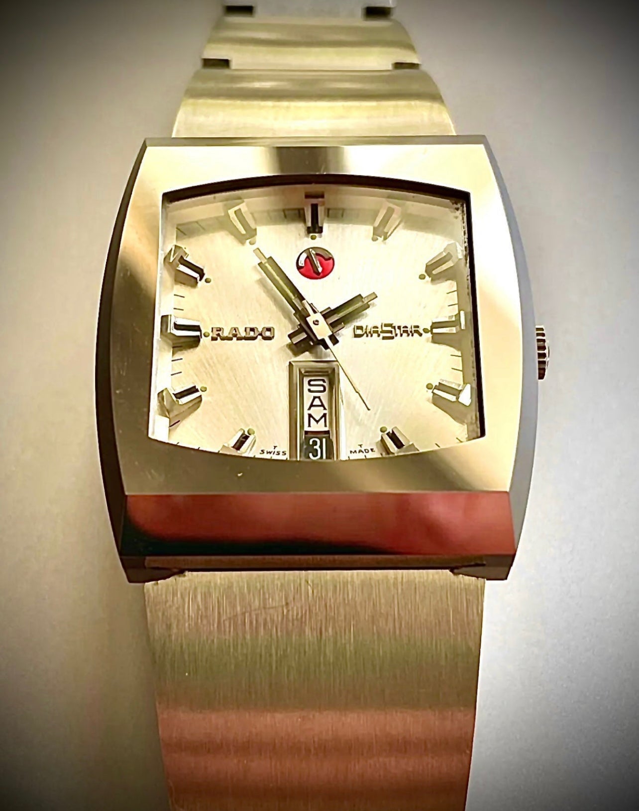 #398 **1971 Scratch proof Tungsten Bezel Vintage Rado DiaStar 515 Automatic Watch French & German day display