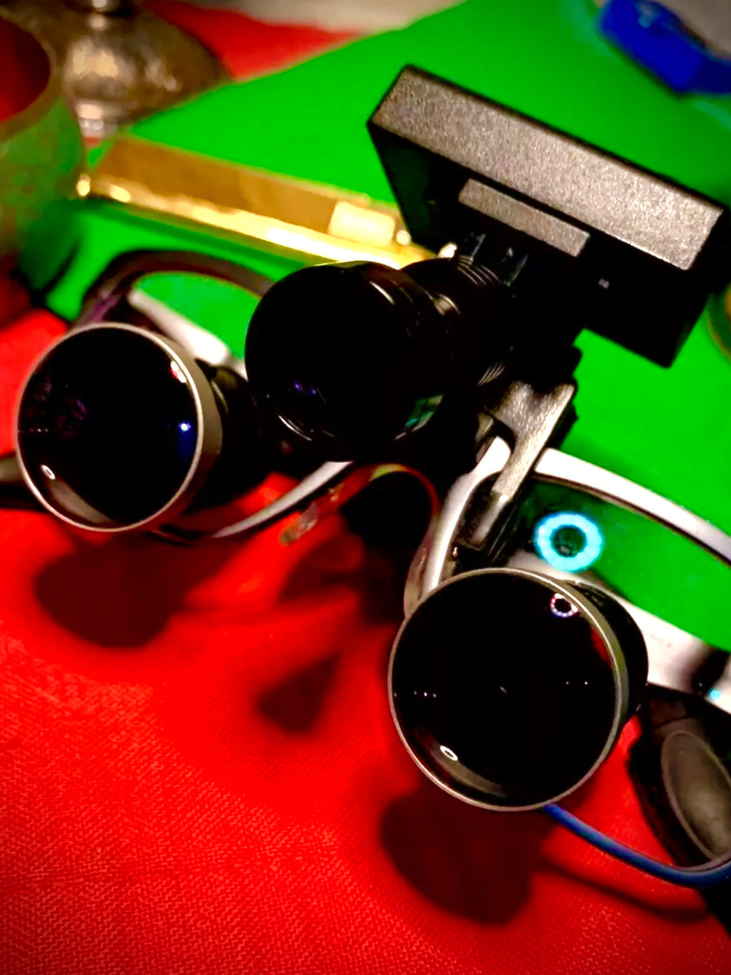 HighTech Dental Wireless Loupe Headlight With Two Detachable Magnetic Batteries