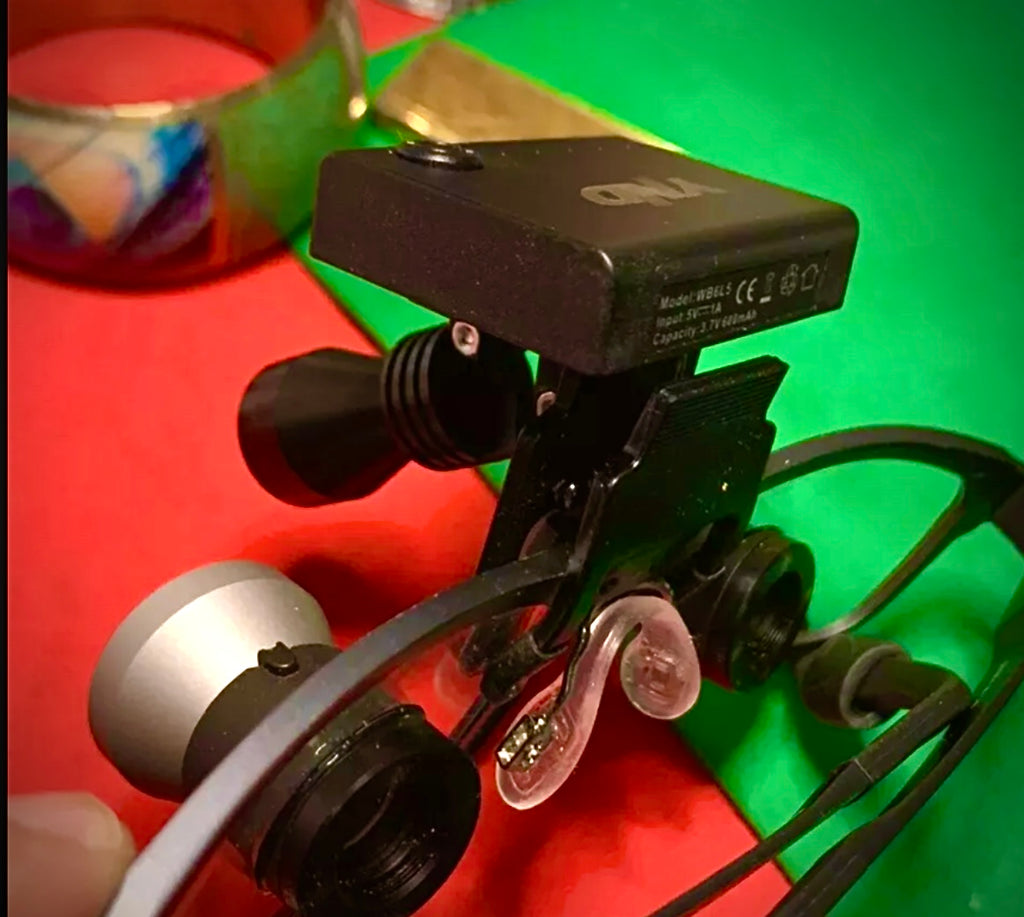 HighTech Dental Wireless Loupe Headlight With Two Detachable Magnetic Batteries