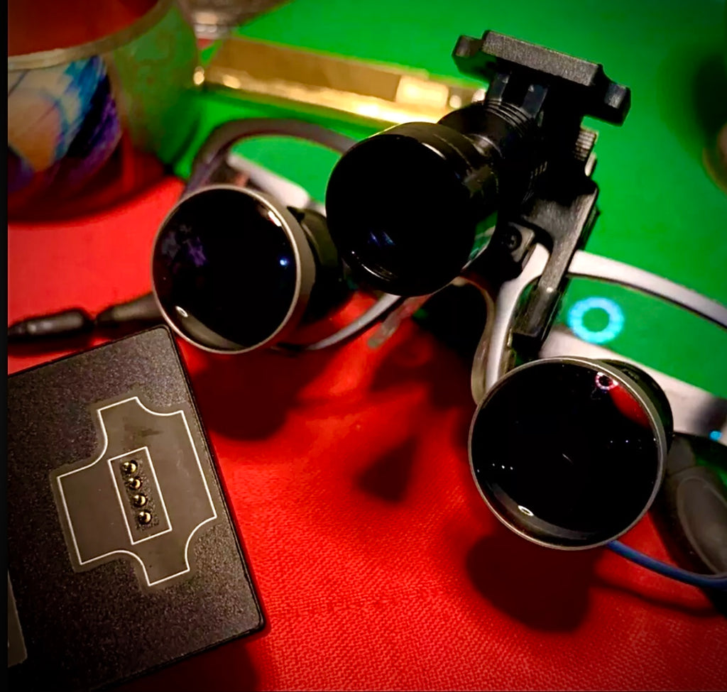 HighTech Dental Wireless Loupe Headlight With Two Detachable Magnetic Batteries