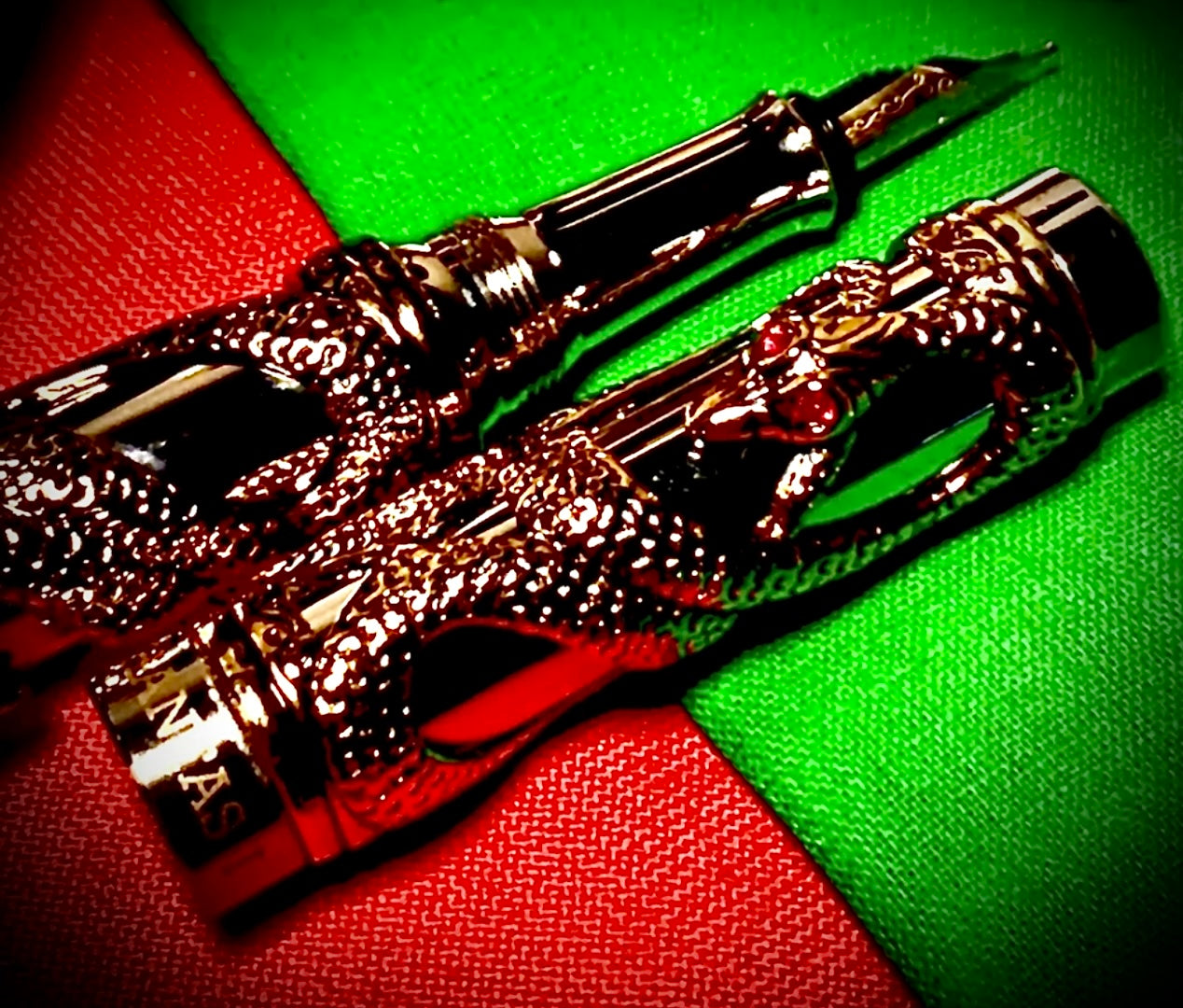 New Dani Phantas I Ruby Eyes Snake Fountain Pen - FINE Iridium Tip German Nib