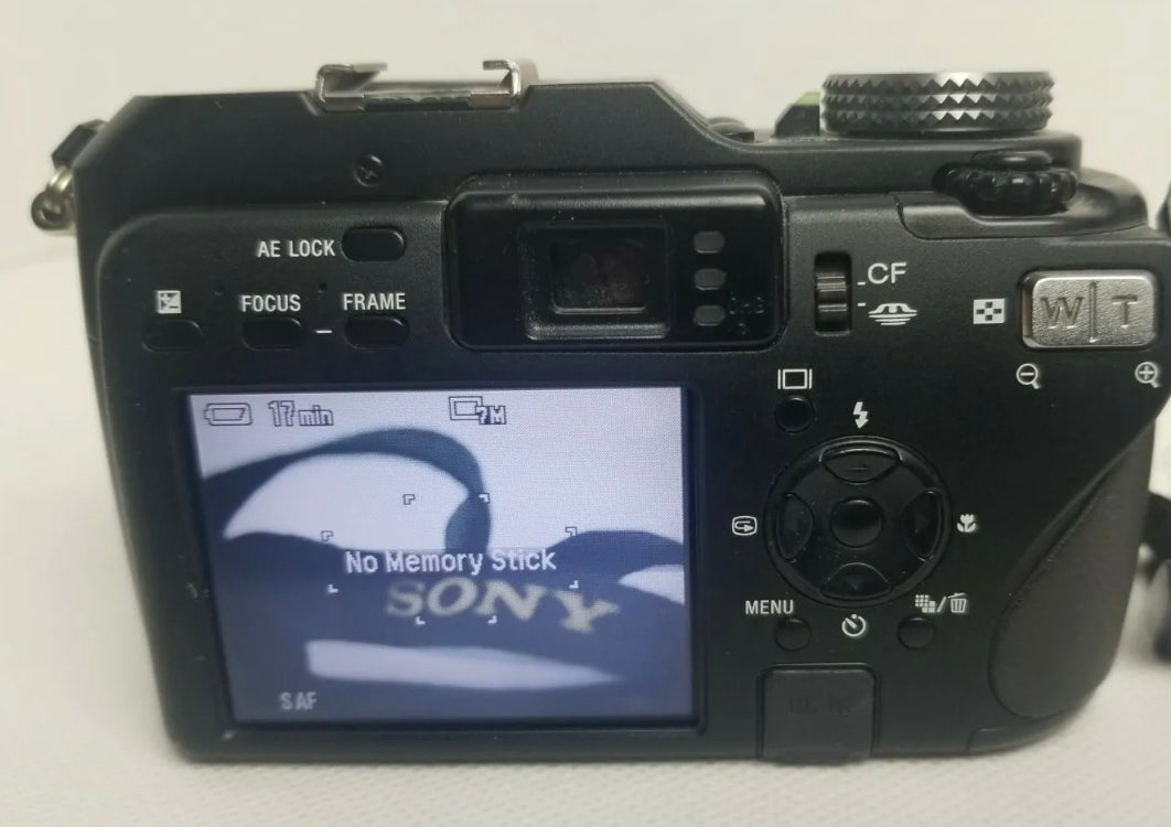 Sony Cyber-shot DSC-V3 7.2MP Digital Camera w/ Battery & 8G flash card