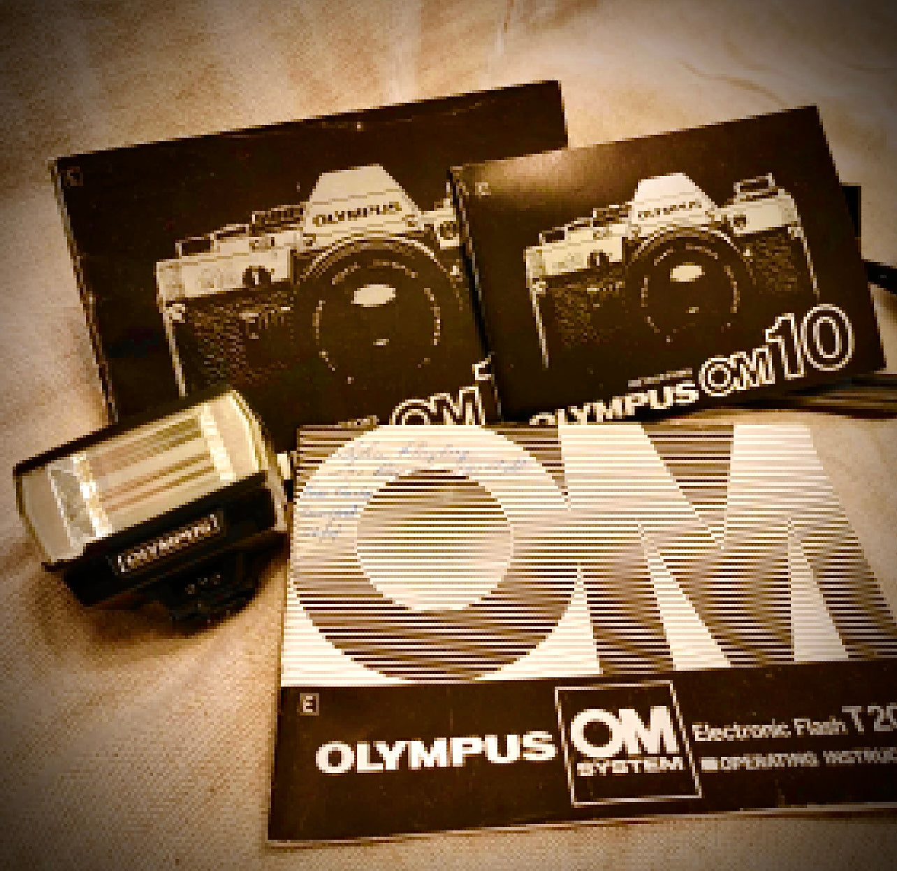 Olympus CM 10 complete camera Kit