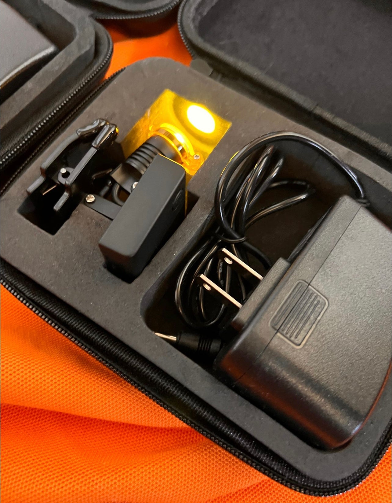 2 X Loaner Dental Loupes Wireless LED light System With Orange Filter, Charger and Carry Case Lightweight