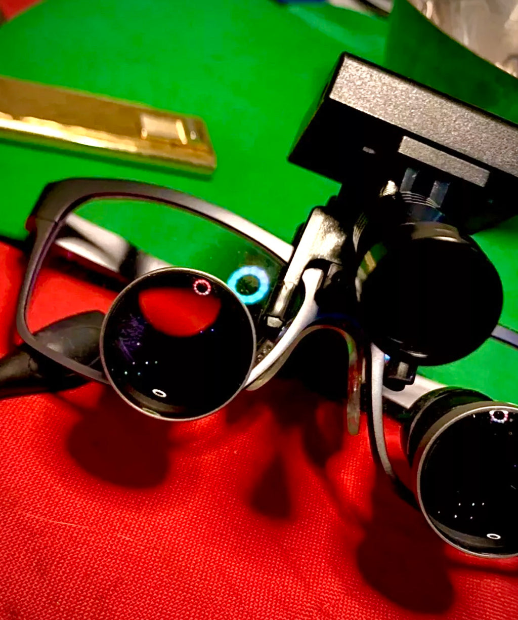 HighTech Dental Wireless Loupe Headlight With Two Detachable Magnetic Batteries