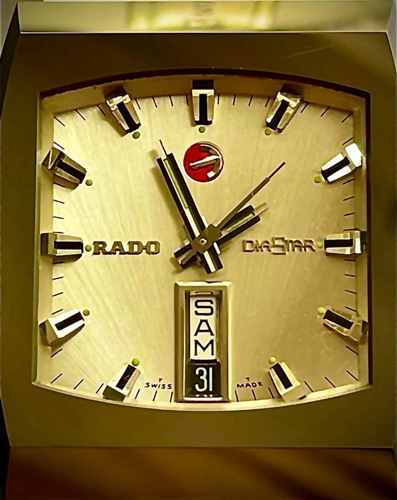 #398 **1971 Scratch proof Tungsten Bezel Vintage Rado DiaStar 515 Automatic Watch French & German day display