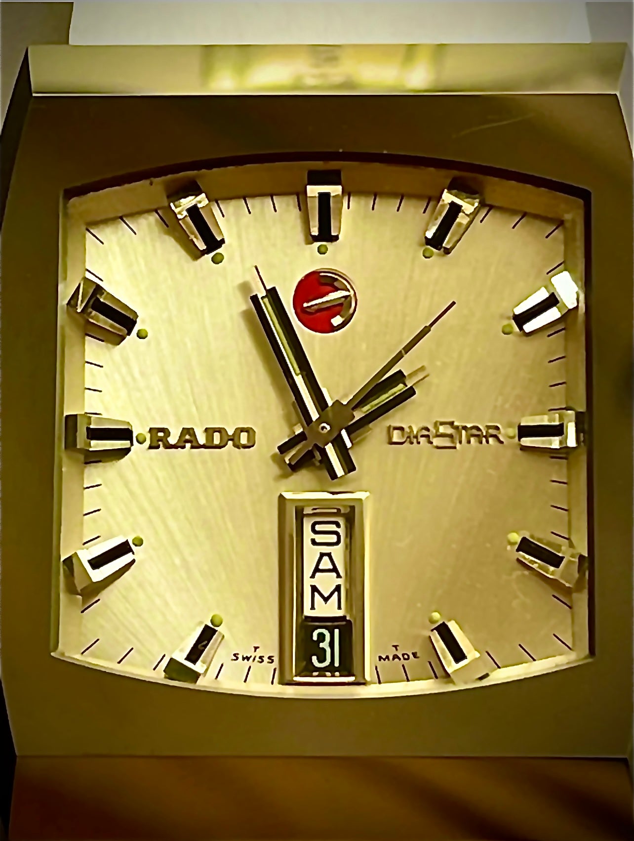 #398 **1971 Scratch proof Tungsten Bezel Vintage Rado DiaStar 515 Automatic Watch French & German day display